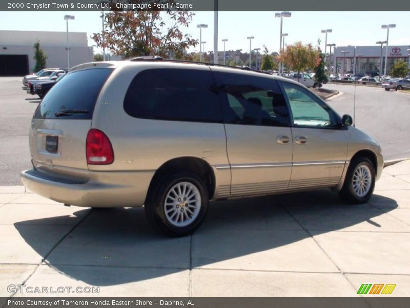 Champagne Pearl / Camel 2000 Chrysler Town & Country LXi