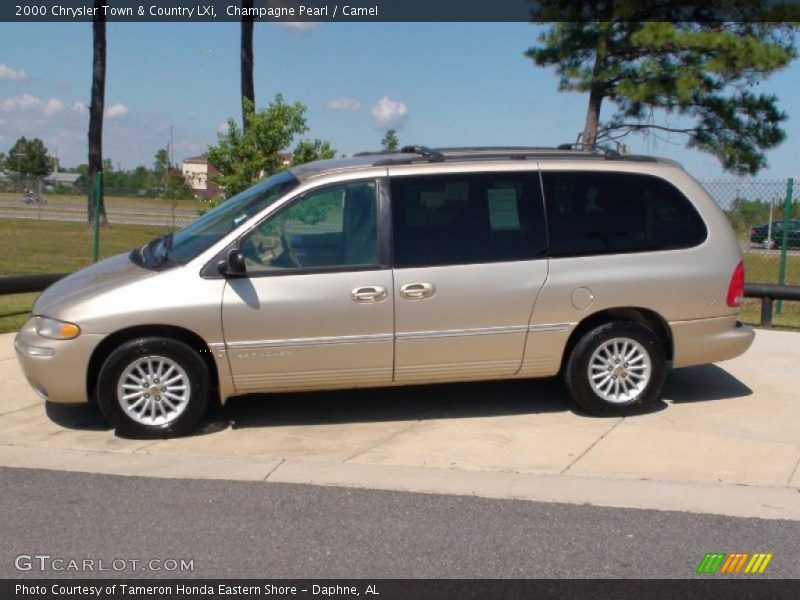 Champagne Pearl / Camel 2000 Chrysler Town & Country LXi