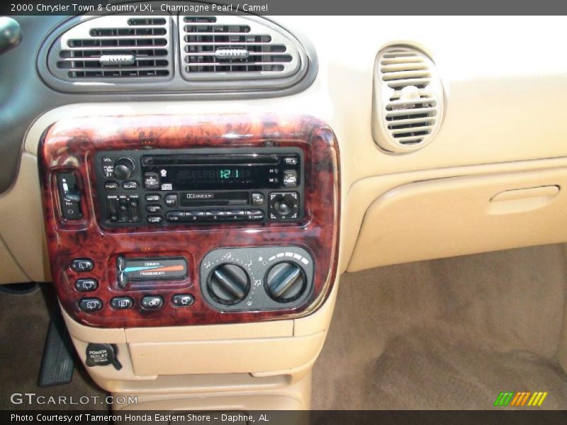 Champagne Pearl / Camel 2000 Chrysler Town & Country LXi