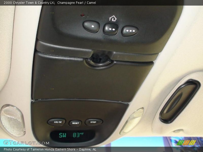 Champagne Pearl / Camel 2000 Chrysler Town & Country LXi