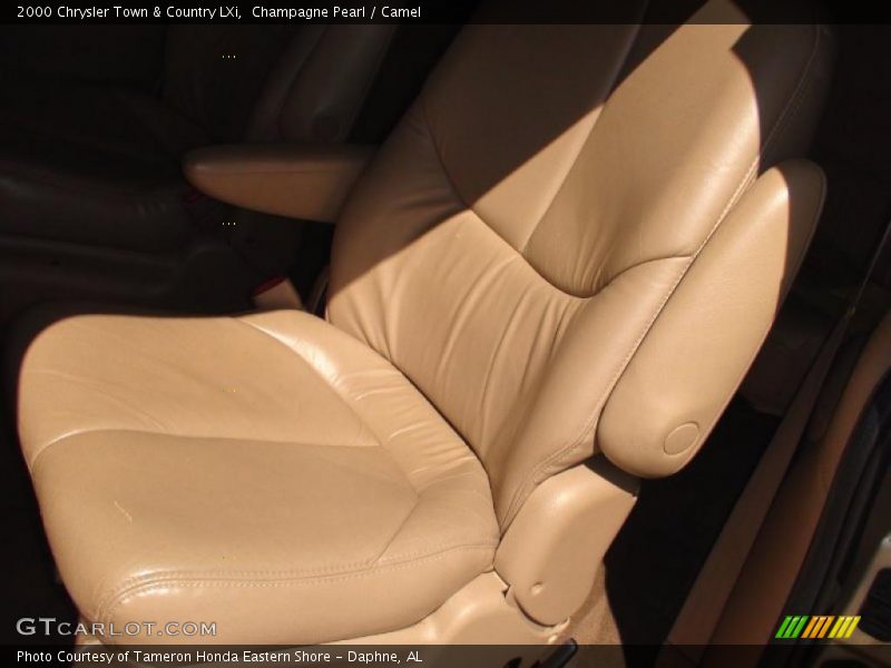 Champagne Pearl / Camel 2000 Chrysler Town & Country LXi