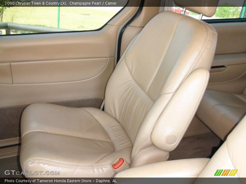 Champagne Pearl / Camel 2000 Chrysler Town & Country LXi