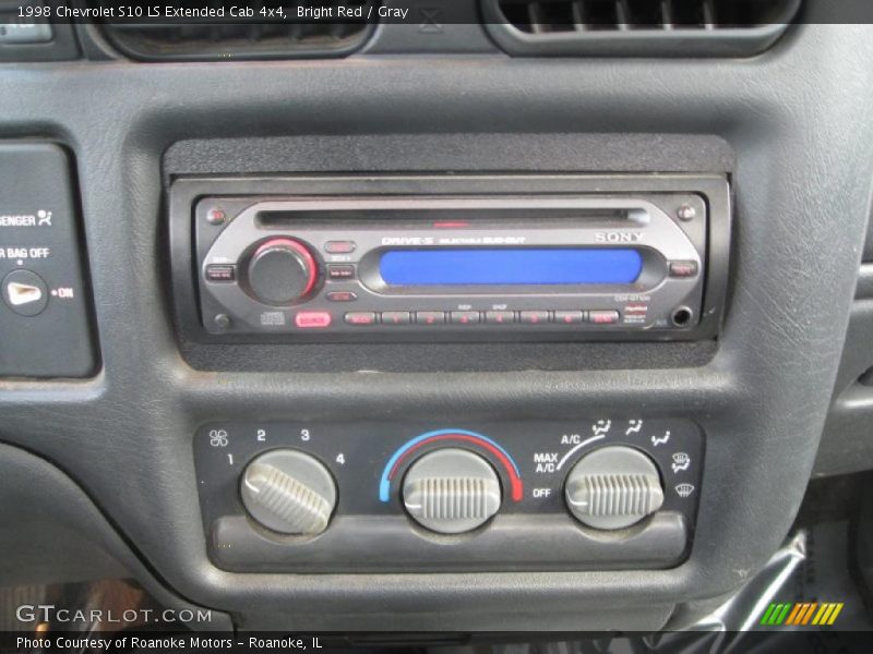 Bright Red / Gray 1998 Chevrolet S10 LS Extended Cab 4x4