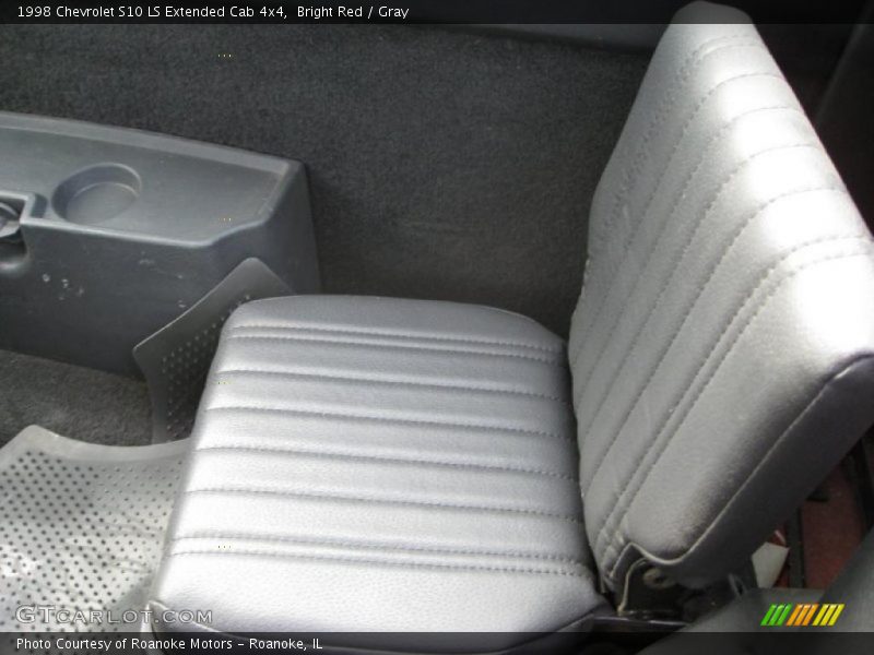 Bright Red / Gray 1998 Chevrolet S10 LS Extended Cab 4x4