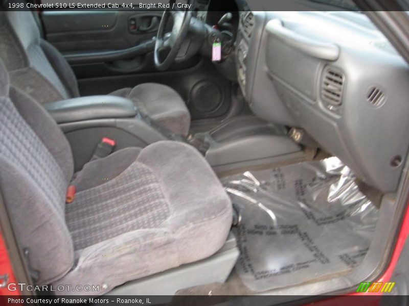 Bright Red / Gray 1998 Chevrolet S10 LS Extended Cab 4x4