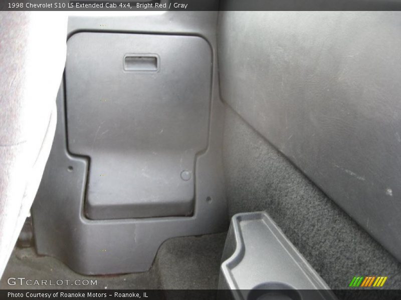 Bright Red / Gray 1998 Chevrolet S10 LS Extended Cab 4x4