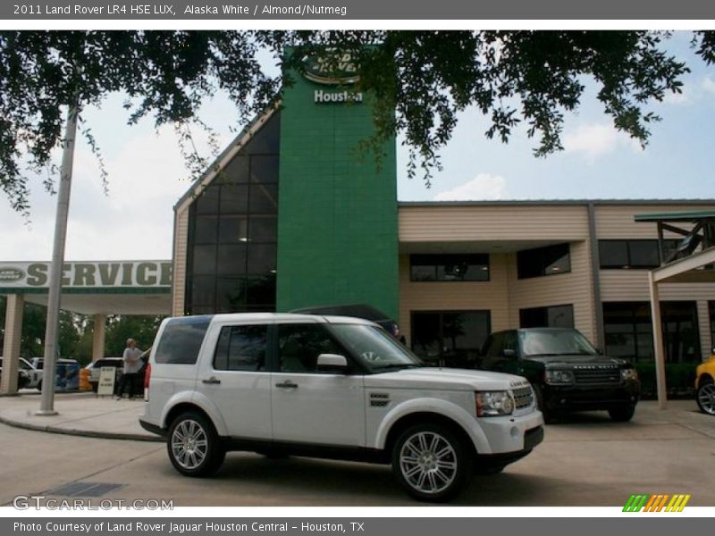 Alaska White / Almond/Nutmeg 2011 Land Rover LR4 HSE LUX