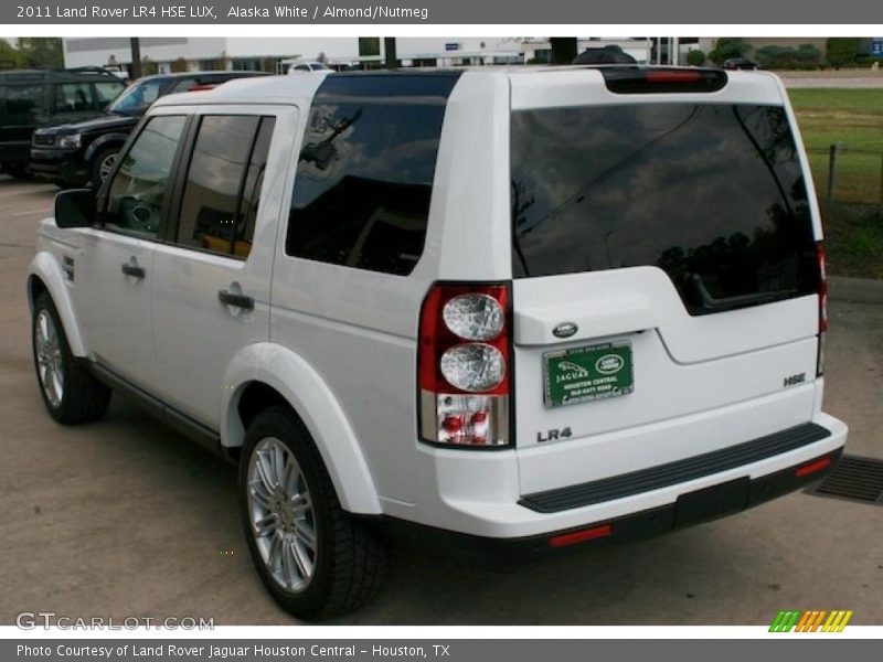Alaska White / Almond/Nutmeg 2011 Land Rover LR4 HSE LUX
