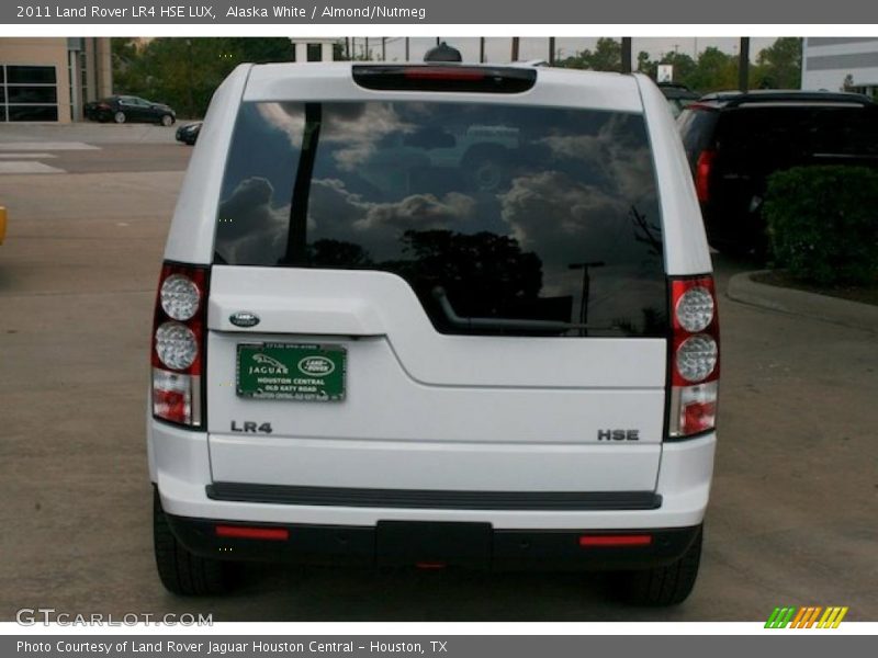 Alaska White / Almond/Nutmeg 2011 Land Rover LR4 HSE LUX