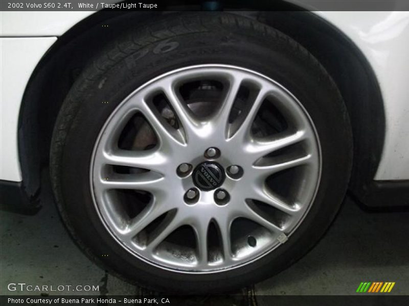 White / Taupe/Light Taupe 2002 Volvo S60 2.4T