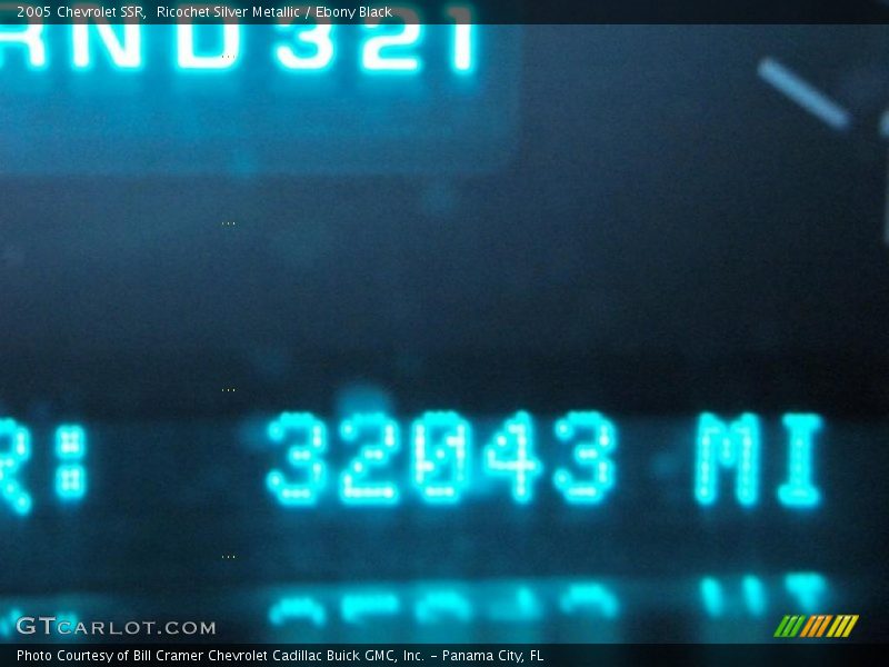 Ricochet Silver Metallic / Ebony Black 2005 Chevrolet SSR