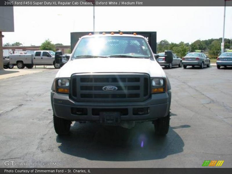 Oxford White / Medium Flint 2005 Ford F450 Super Duty XL Regular Cab Chassis