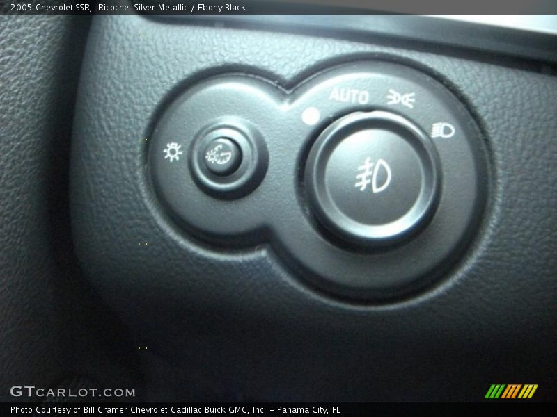 Ricochet Silver Metallic / Ebony Black 2005 Chevrolet SSR