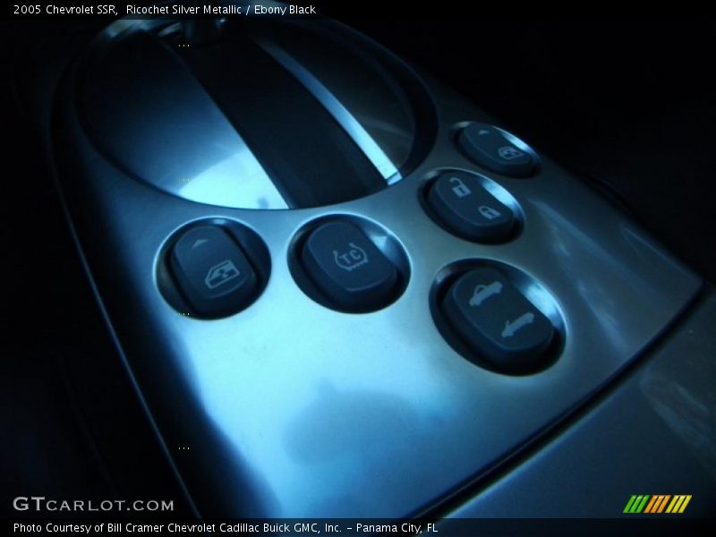 Ricochet Silver Metallic / Ebony Black 2005 Chevrolet SSR