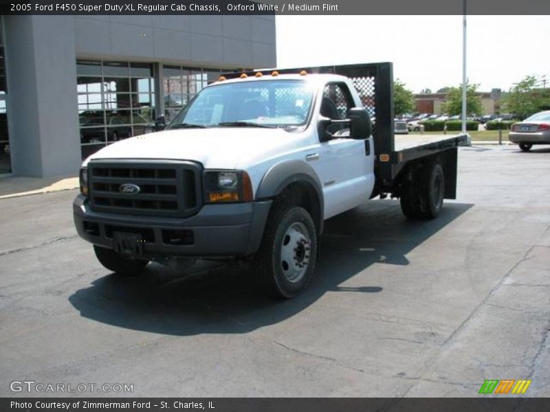 Oxford White / Medium Flint 2005 Ford F450 Super Duty XL Regular Cab Chassis