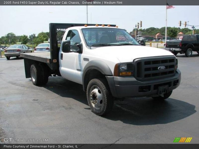Oxford White / Medium Flint 2005 Ford F450 Super Duty XL Regular Cab Chassis