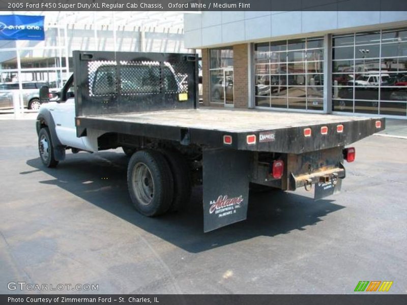 Oxford White / Medium Flint 2005 Ford F450 Super Duty XL Regular Cab Chassis