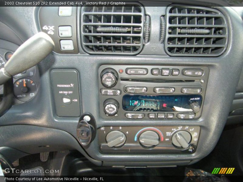Controls of 2003 S10 ZR2 Extended Cab 4x4