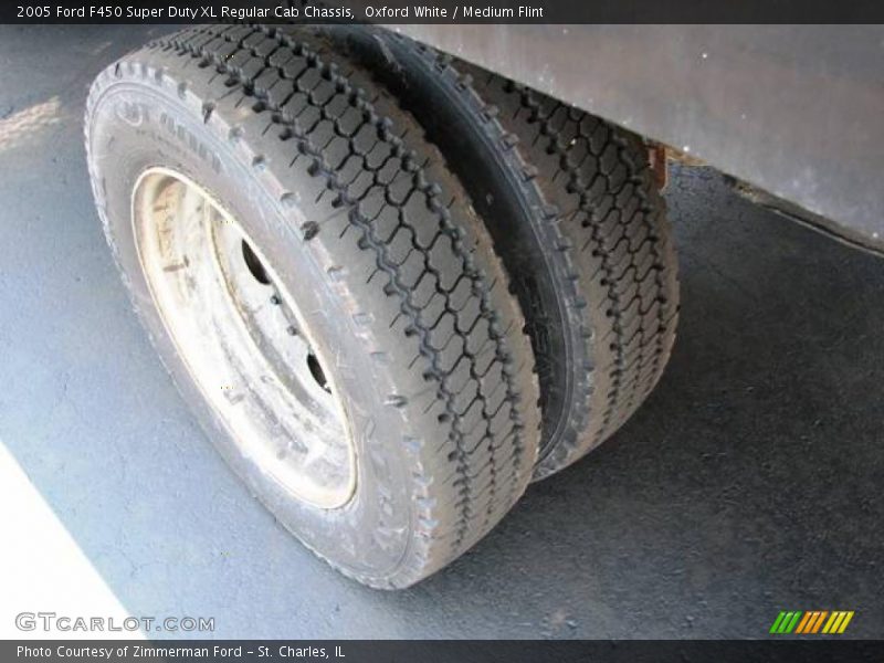 Oxford White / Medium Flint 2005 Ford F450 Super Duty XL Regular Cab Chassis
