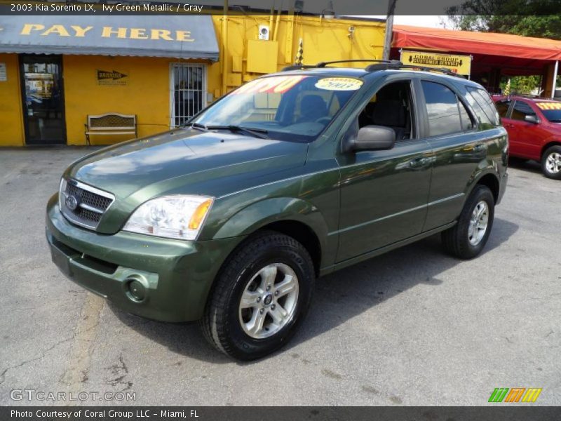 Front 3/4 View of 2003 Sorento LX