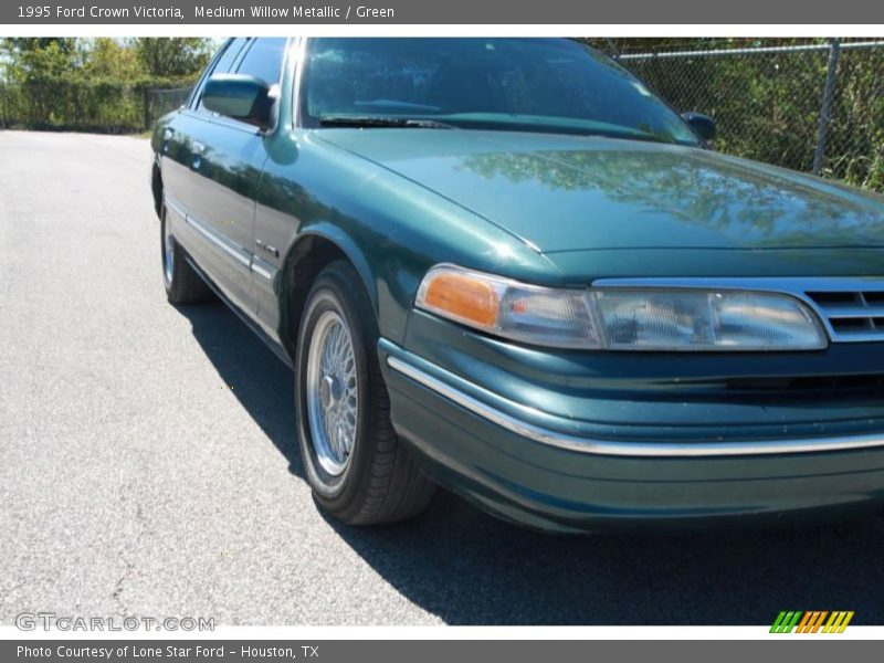 Medium Willow Metallic / Green 1995 Ford Crown Victoria