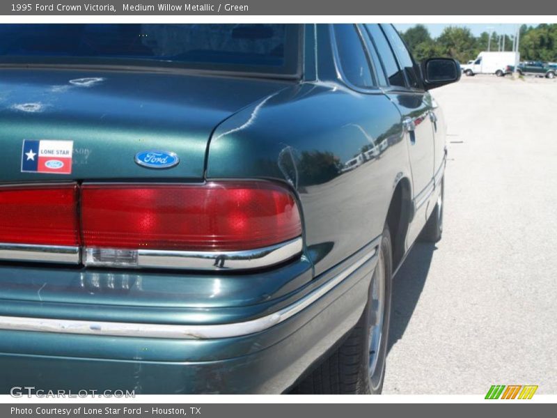 Medium Willow Metallic / Green 1995 Ford Crown Victoria