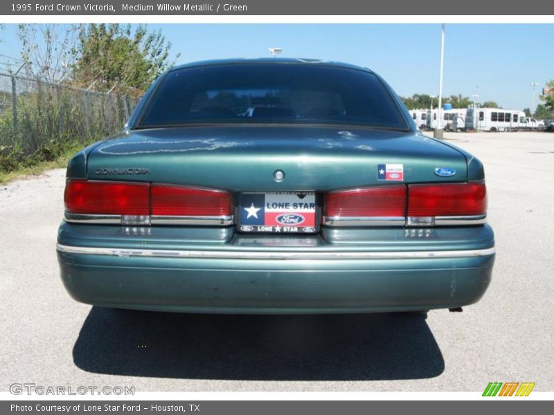 Medium Willow Metallic / Green 1995 Ford Crown Victoria