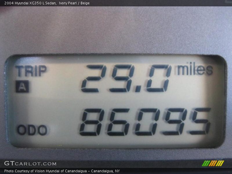 Ivory Pearl / Beige 2004 Hyundai XG350 L Sedan