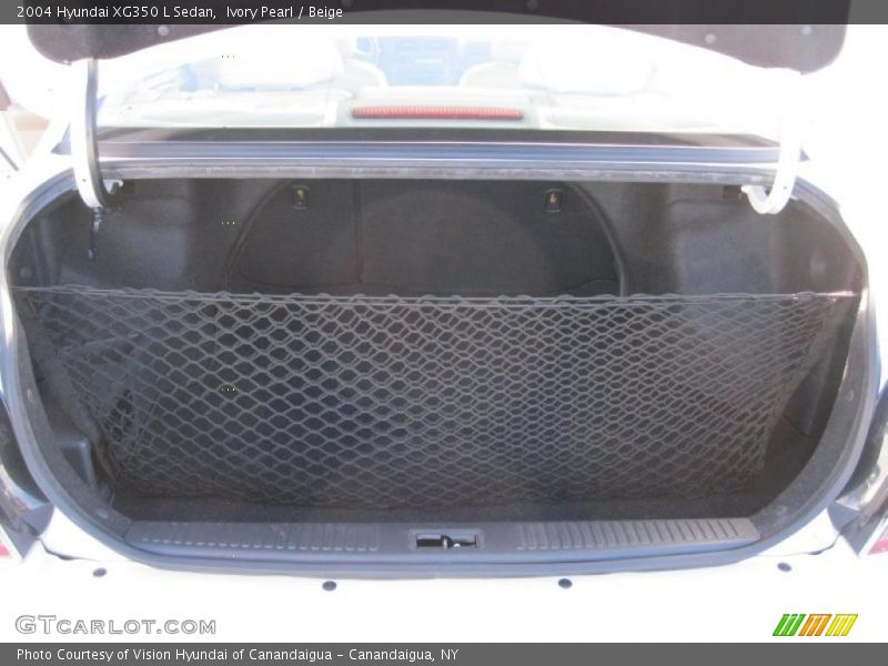 Ivory Pearl / Beige 2004 Hyundai XG350 L Sedan