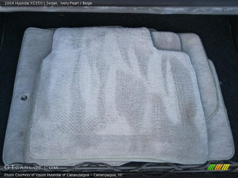 Ivory Pearl / Beige 2004 Hyundai XG350 L Sedan