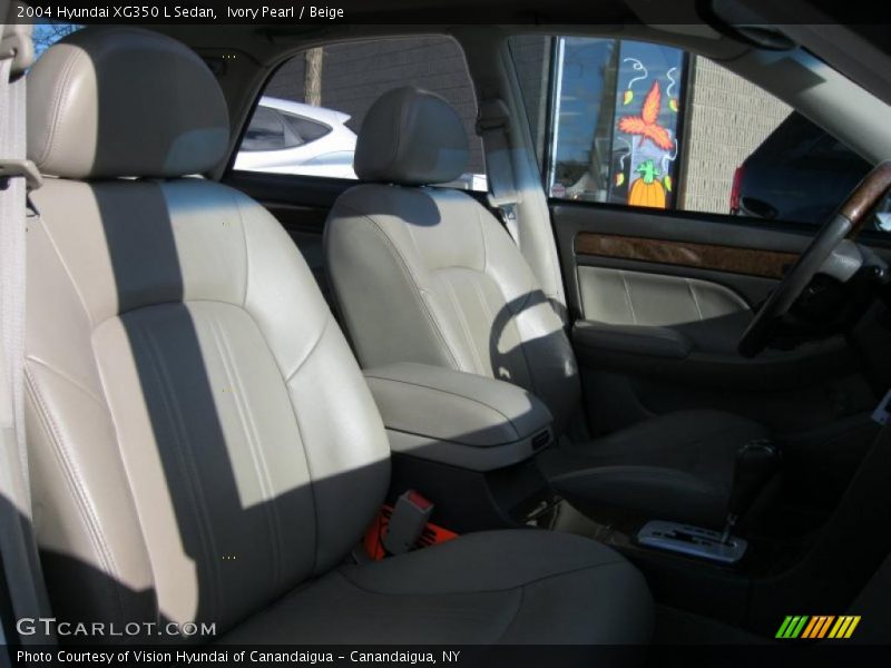 Ivory Pearl / Beige 2004 Hyundai XG350 L Sedan