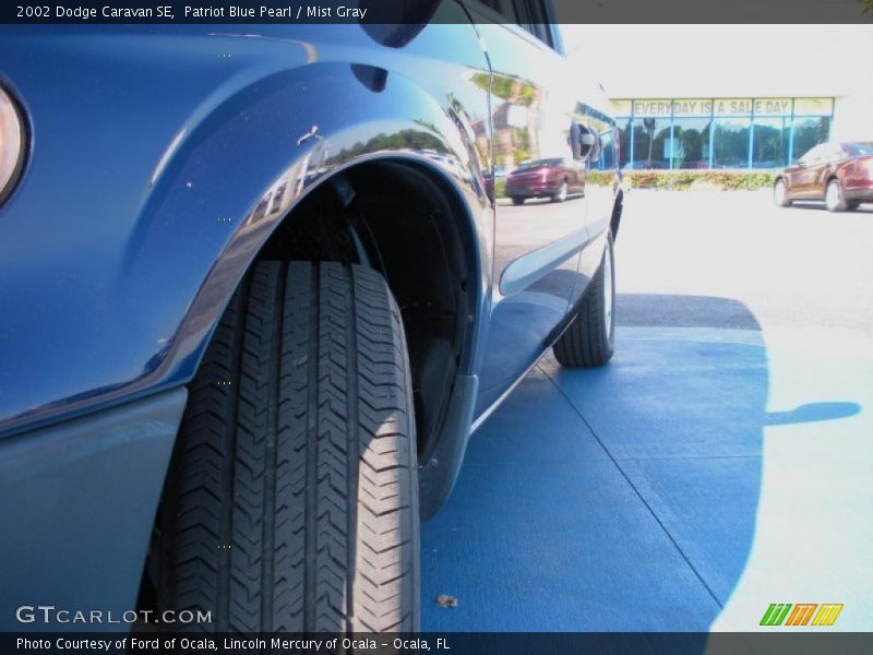 Patriot Blue Pearl / Mist Gray 2002 Dodge Caravan SE