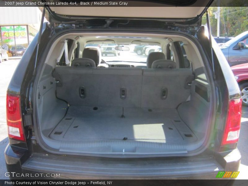  2007 Grand Cherokee Laredo 4x4 Trunk