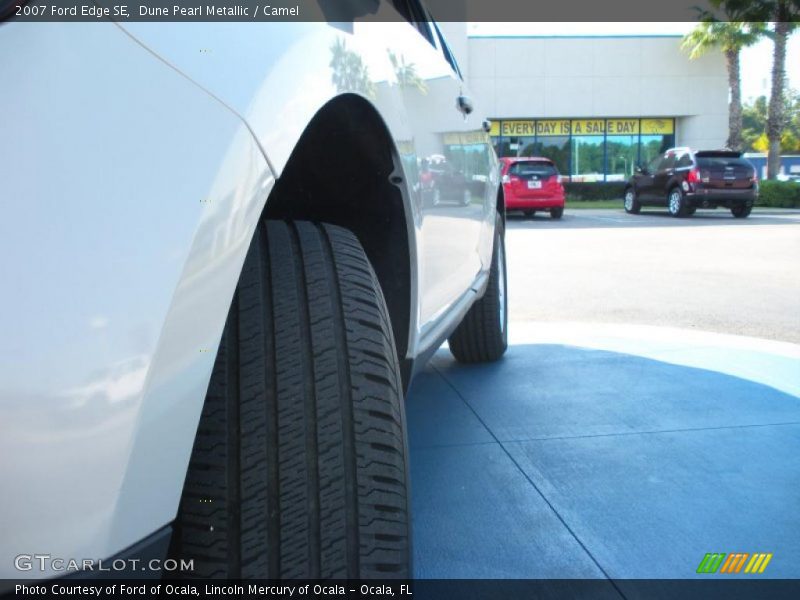 Dune Pearl Metallic / Camel 2007 Ford Edge SE