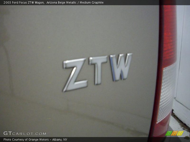 Arizona Beige Metallic / Medium Graphite 2003 Ford Focus ZTW Wagon