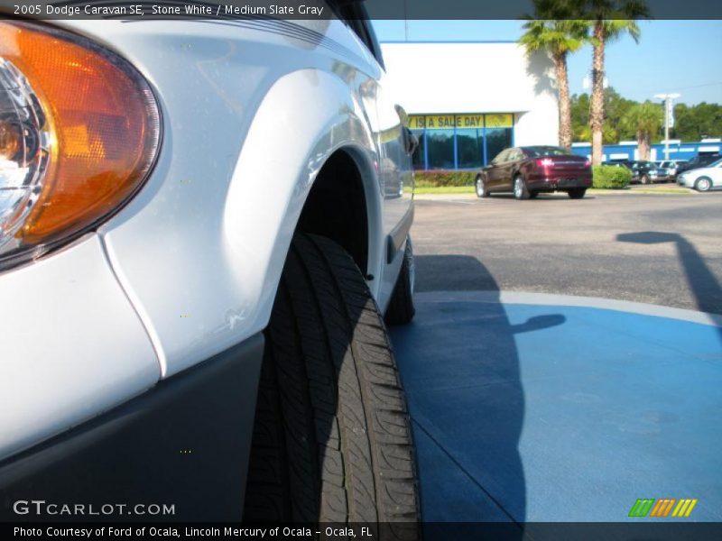 Stone White / Medium Slate Gray 2005 Dodge Caravan SE