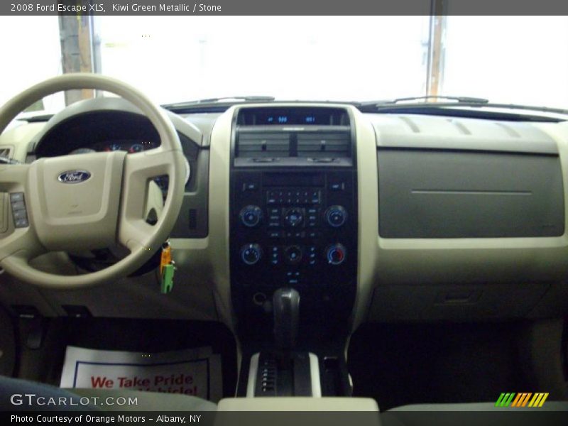 Kiwi Green Metallic / Stone 2008 Ford Escape XLS
