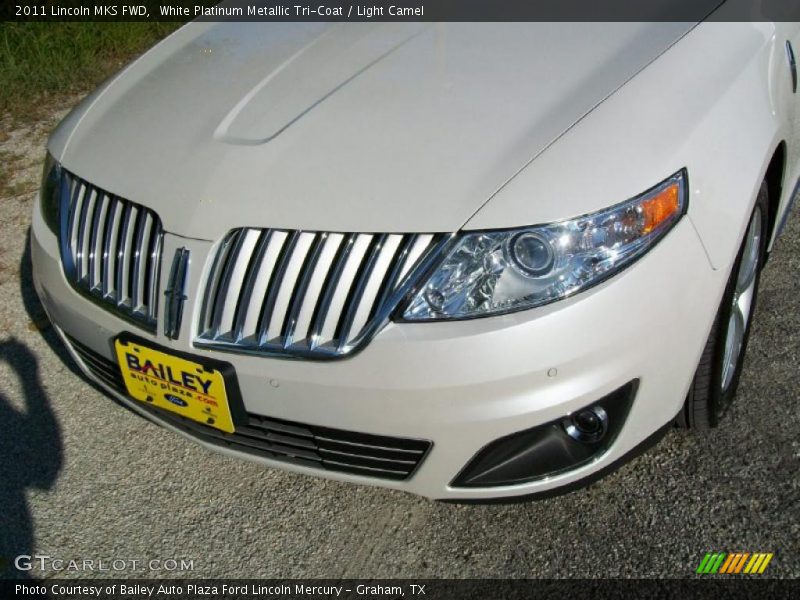 White Platinum Metallic Tri-Coat / Light Camel 2011 Lincoln MKS FWD