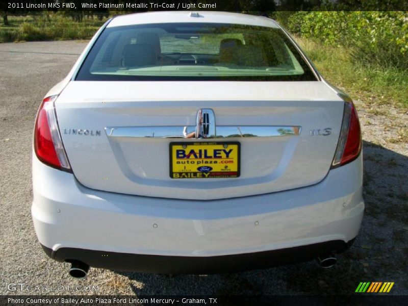 White Platinum Metallic Tri-Coat / Light Camel 2011 Lincoln MKS FWD