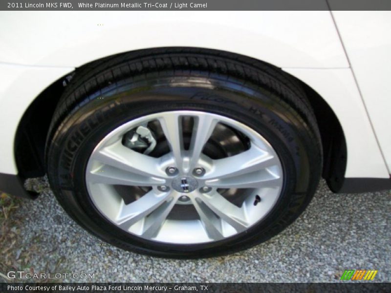 White Platinum Metallic Tri-Coat / Light Camel 2011 Lincoln MKS FWD