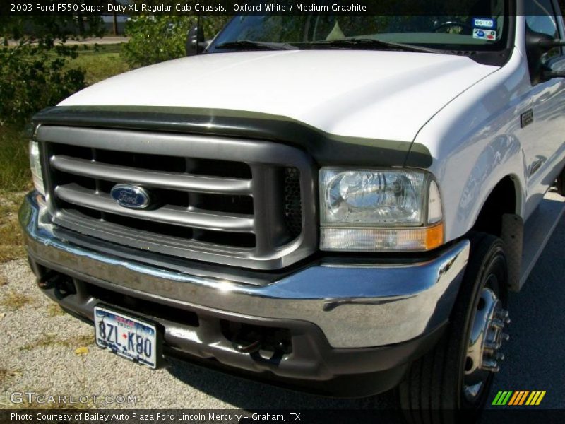 Oxford White / Medium Graphite 2003 Ford F550 Super Duty XL Regular Cab Chassis