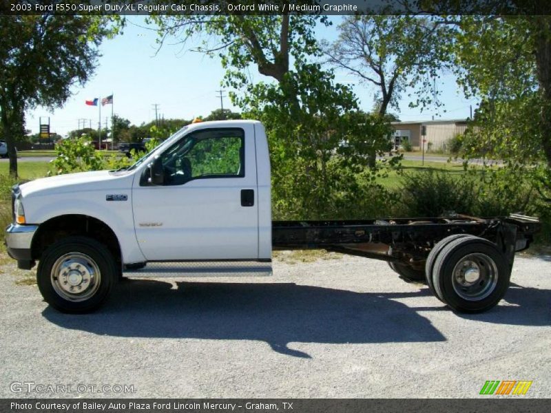 Oxford White / Medium Graphite 2003 Ford F550 Super Duty XL Regular Cab Chassis
