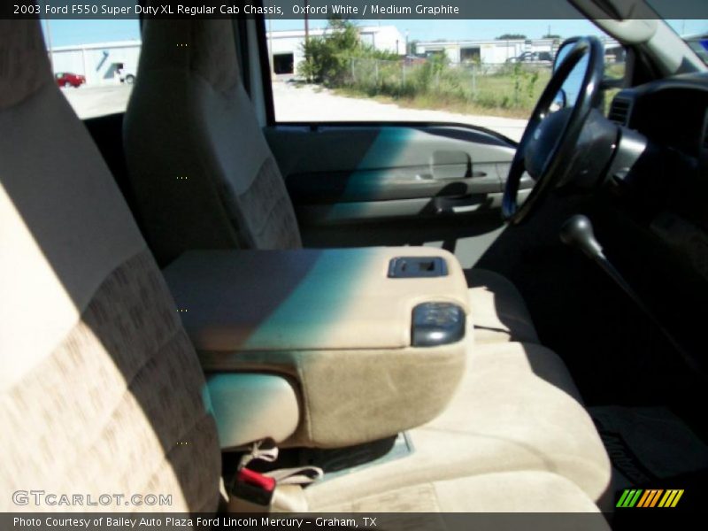 Oxford White / Medium Graphite 2003 Ford F550 Super Duty XL Regular Cab Chassis