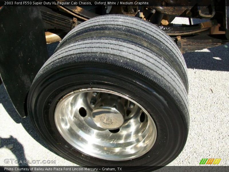Oxford White / Medium Graphite 2003 Ford F550 Super Duty XL Regular Cab Chassis