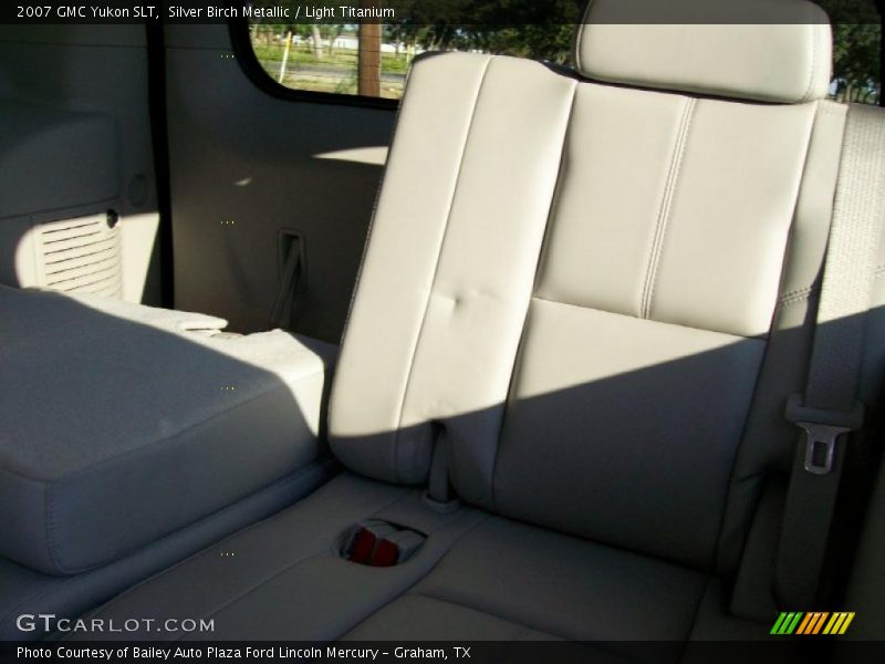 Silver Birch Metallic / Light Titanium 2007 GMC Yukon SLT