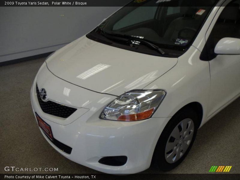 Polar White / Bisque 2009 Toyota Yaris Sedan