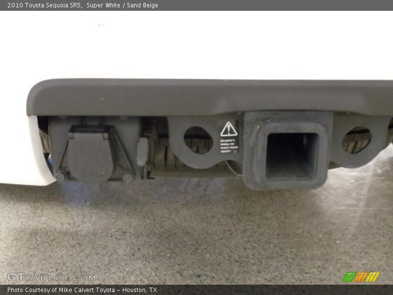 Super White / Sand Beige 2010 Toyota Sequoia SR5
