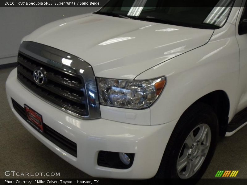 Super White / Sand Beige 2010 Toyota Sequoia SR5