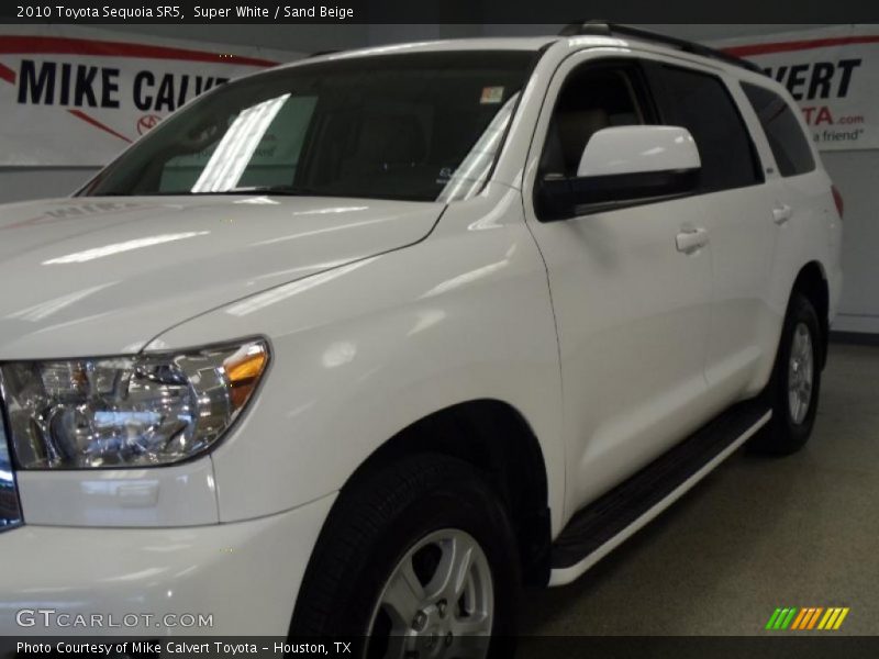 Super White / Sand Beige 2010 Toyota Sequoia SR5