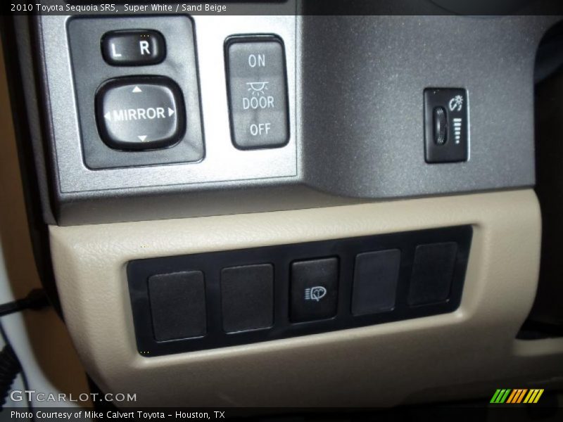 Super White / Sand Beige 2010 Toyota Sequoia SR5